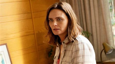 emily deschanel 2021|Netflix Limited Series Devil In Ohio With Emily。